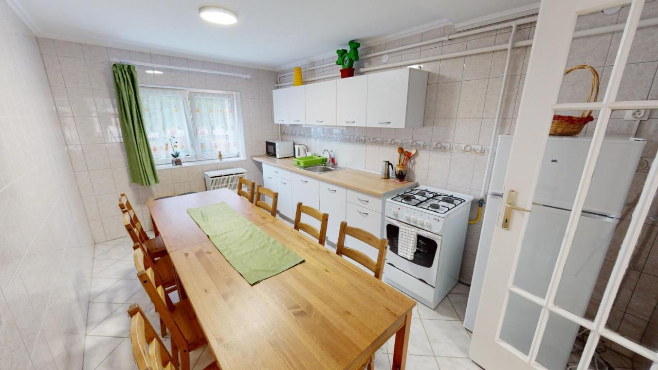 Апартаменты Family Apartman Мишкольц Экстерьер фото